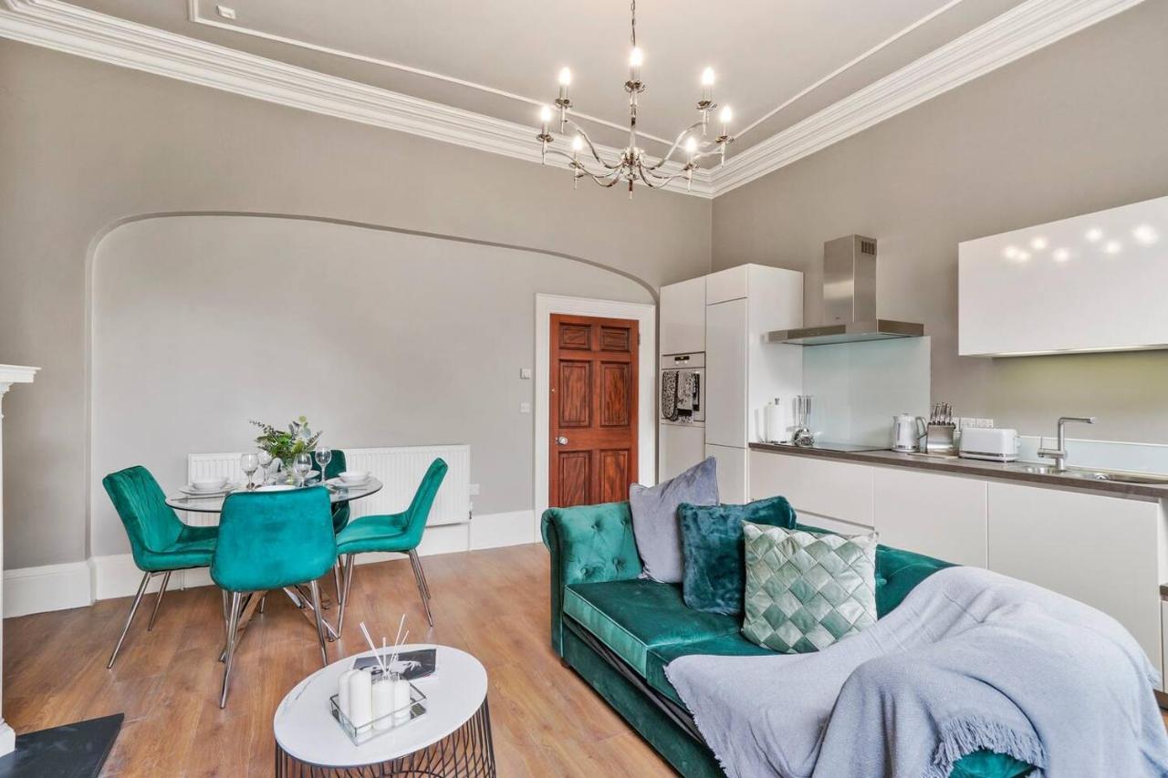 Lovely Central Wakefield Apartment - Parking 외부 사진